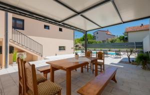 Beautiful Home In Kamenmost With Wifi 