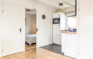 Awesome Home In Heinkenszand With Wifi