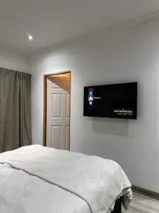 Stay In Carlazo - Unlimited WiFi, Solar backup - Weltevredenpark