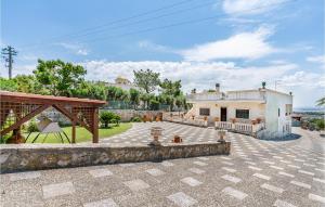 Cozy Home In Grottaglie With Kitchen