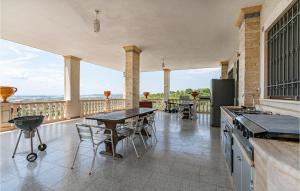 Cozy Home In Grottaglie With Kitchen