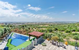 Cozy Home In Grottaglie With Kitchen