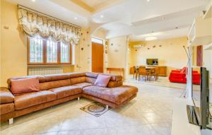 Cozy Home In Grottaglie With Kitchen