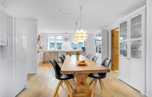 Cozy Home In Struer With Kitchen