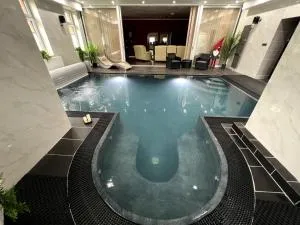 Haus mit Pool Großschönau - Jiřetín pod Jedlovou