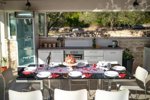 Holiday house with Pool Villa Maja