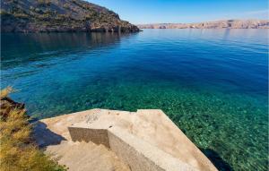 2 Bedroom Nice Apartment In Jablanac 