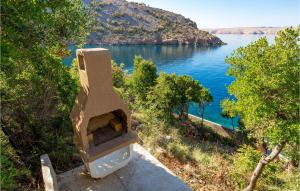 2 Bedroom Nice Apartment In Jablanac 