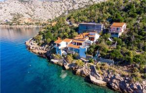 2 Bedroom Nice Apartment In Jablanac