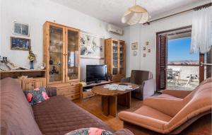 2 Bedroom Nice Apartment In Jablanac 