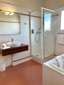Hotels The Originals City, Hotel Cap Maya, Cap d'Agde : photos des chambres