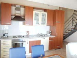 Ferienwohnung mit Pool, Garten und Meerblick 