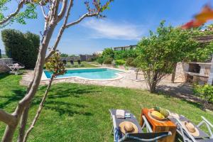 Villa Casa Orah mit Pool und Panoramameerblick 