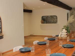 Le Moulin, avec parc, piscine, au cœur du village