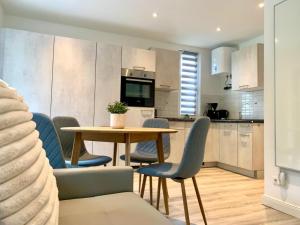 Modernes Waldhaus am Wasser I Whirlpool I Kamin I Feuerschale