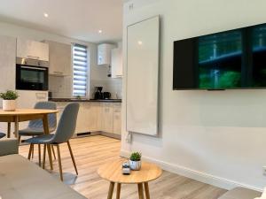 Modernes Waldhaus am Wasser I Whirlpool I Kamin I Feuerschale