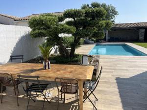 Maisons de vacances Maison Jasmin, spacieuse, avec piscine privee chauffee : photos des chambres
