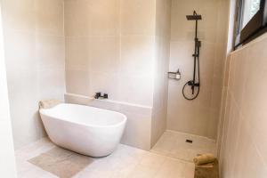 PROMO! Villa Rosa - New Luxury 1 bedroom villa in Canggu - 2 minutes to Echo beach