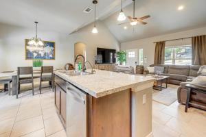 Pool, Spa, Sauna and Arcade! Canyon Lake Home