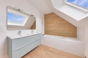 Maisons de vacances 450m de la plage, grande maison pour 10 : photos des chambres