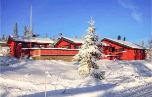 Gorgeous Home In Østby With Wifi - Ljørdal