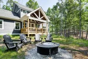 Blue Ridge Cabin with Fire Pit about 7 Mi to Lake! - Maple Grove