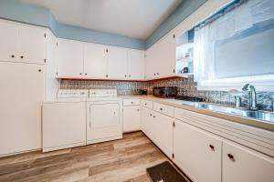 Lake Erie Escape: Family-Friendly Home w Patio