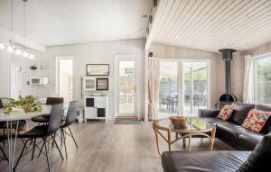 Awesome Home In Væggerløse