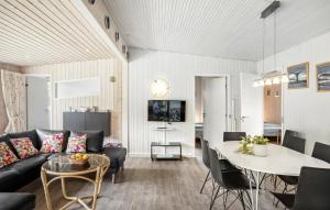 Awesome Home In Væggerløse