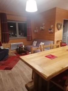 Appartements Appartement Chalet, 8 personnes - L-Oustal : photos des chambres