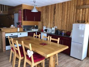 Appartements Appartement Chalet, 8 personnes - L-Oustal : photos des chambres