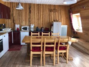 Appartements Appartement Chalet, 8 personnes - L-Oustal : photos des chambres
