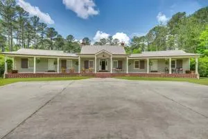 Private Walterboro Estate with Deck and Fire Pit! - 雅马西