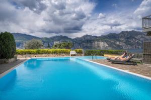 City CENTRAL Apartment - via Panoramica 38 - MALCESINE - Pool & Amazing Lakeview