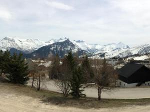 Appartements Studio cosy 4 pers. avec balcon sud, depart ski aux pieds, navette gratuite, a 600m des commerces - FR-1-417-8 : photos des chambres