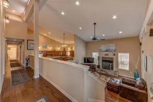 Breeze Condo - Luxury Stay 2 Blocks from Beach - 梅诺莫尼