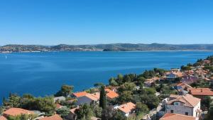 Villa del Golfo mit tollem Ausblick auf die Alpen 
