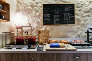 Hotels Logis L'Auberge de Larressingle : photos des chambres