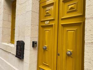 Cosy Cupids Hideout Hot Tub and BBQ - 4km away from airport