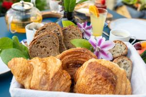 B&B / Chambres d'hotes L-Escale Fleurie a Saint Brieuc : photos des chambres