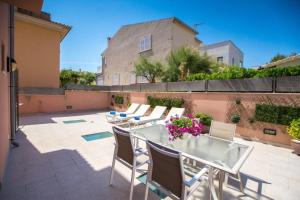 Luxus-Villa direkt am Meer mit Hallenbad