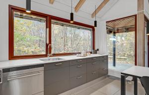 2 Bedroom Cozy Home In Grenaa