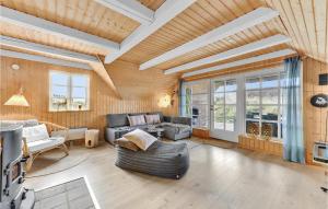 Three-Bedroom Holiday Home With A Fireplace In Ringkøbing