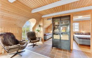 Three-Bedroom Holiday Home With A Fireplace In Ringkøbing