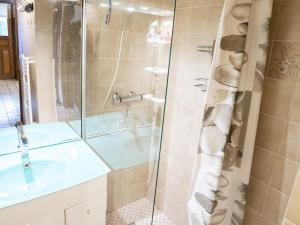 Chalet 3 Pièces, 2 Chambres, Terrasse Privée, Parking - FR-1-676-147