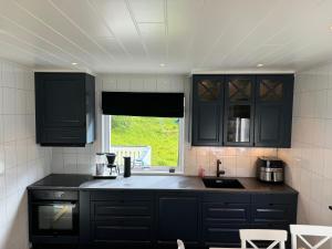 Enebolig med Eventyrlig beliggenhet like ved sjøen i Lofoten