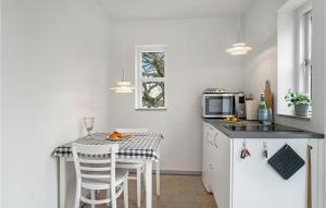 Awesome Apartment In Balle With Wifi