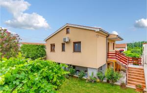 2 Bedroom Beautiful Apartment In Pula