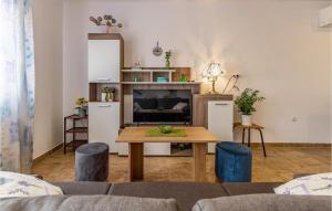 2 Bedroom Beautiful Apartment In Pula