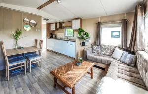 2 Bedroom Nice Home In Heinkenszand